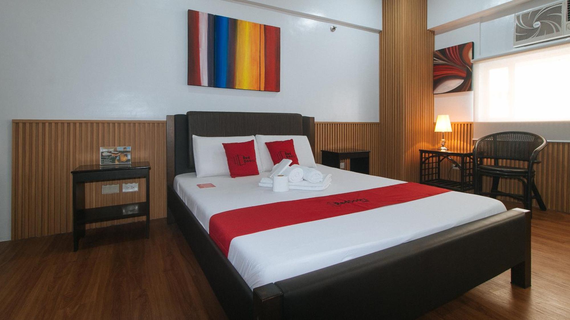 เรดดอร์ซ เนียร์ เอสเอ็ม มะนิลา Hotel ภายนอก รูปภาพ